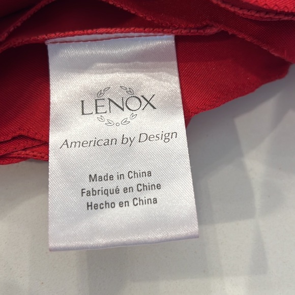 Lenox Christmas tablecloth 70” round - Picture 4 of 5